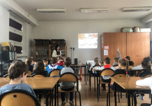 dzieci podczas zajęć w MDK Muranów_1