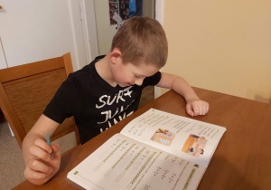 uczeń uczący sie w domu_2