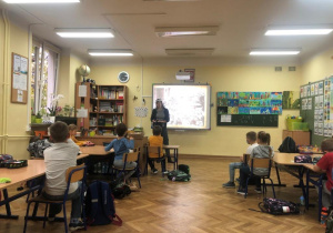 dzieci podczas zajęć edukacyjnych_2