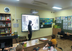 dzieci podczas zajęć edukacyjnych_3
