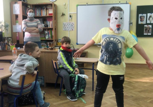 as zajęć o afrykańskich maskach_38