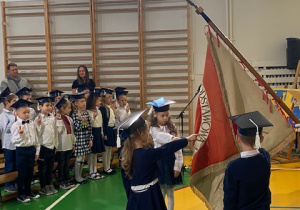 dzieci z klas pierwszych podczas ślubowania_9
