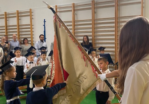 dzieci z klas pierwszych podczas ślubowania_10