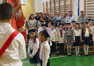 dzieci z klas pierwszych podczas ślubowania_11