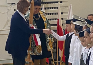 dzieci z klas pierwszych podczas ślubowania_14