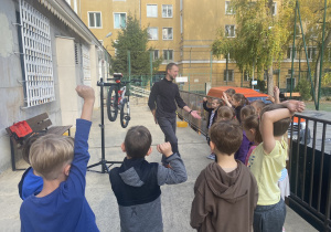 pierwszaki podczas warsztatów rowerowych_2