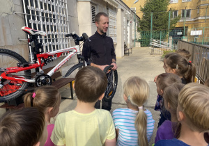 pierwszaki podczas warsztatów rowerowych_9