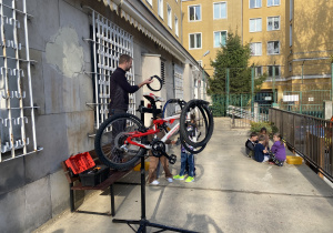 pierwszaki podczas warsztatów rowerowych_22