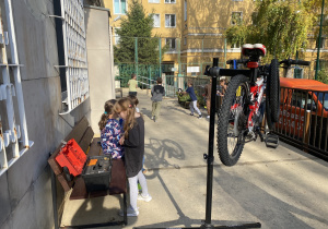 pierwszaki podczas warsztatów rowerowych_33