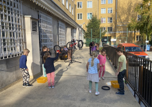 pierwszaki podczas warsztatów rowerowych_35