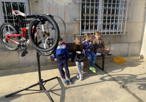 pierwszaki podczas warsztatów rowerowych_44