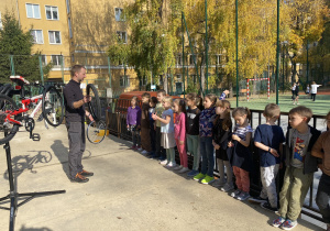 pierwszaki podczas warsztatów rowerowych_61
