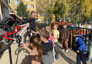 pierwszaki podczas warsztatów rowerowych_66