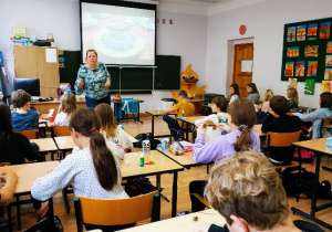 dzieci podczas spotkania z podróżniczką_5