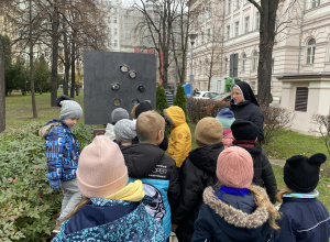 Klasa 1b na spacerze do Miejsc Pamięci Narodowej