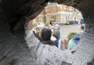 dzieci na spacerze do Miejsc Pamięci Narodowej_4
