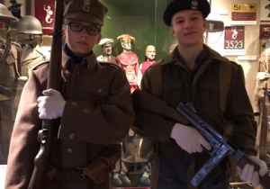 uczniowie w Muzeum Wojska Polskiego_2