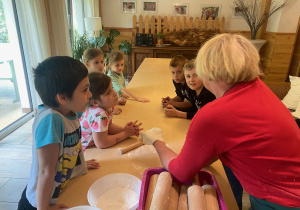 dzieci z 1a i 1b na wycieczce w Leśniczówce Paryż_55