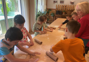 dzieci z 1a i 1b na wycieczce w Leśniczówce Paryż_58