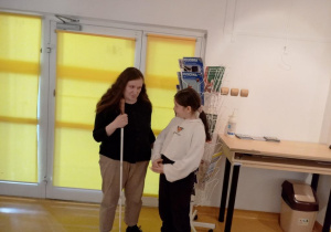 uczniowie podczas warsztatów edukacyjnych_2