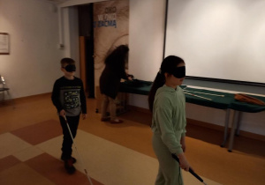 uczniowie podczas warsztatów edukacyjnych_5