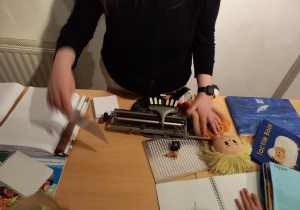 uczniowie podczas warsztatów edukacyjnych_16