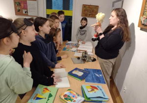 uczniowie podczas warsztatów edukacyjnych_17