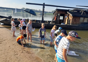dzieci podczas wycieczki nad Wisłą_6