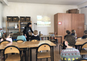 dzieci podczas zajęć w MDK Muranów 1