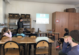 dzieci podczas zajęć w MDK Muranów 4