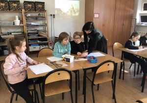 dzieci podczas zajęć w MDK Muranów 16