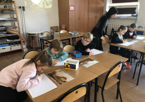 dzieci podczas zajęć w MDK Muranów 18