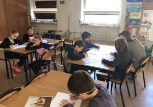 dzieci podczas zajęć w MDK Muranów 21