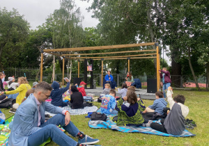 dzieci podczas pikniku czytelniczego_4