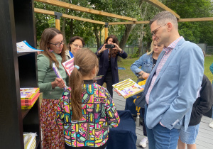 dzieci podczas pikniku czytelniczego_5