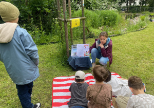 dzieci podczas pikniku czytelniczego_18