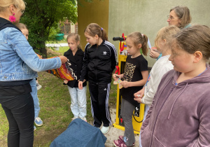 dzieci podczas pikniku czytelniczego_21