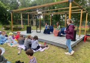 dzieci podczas pikniku czytelniczego_56