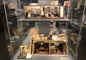 eksponaty w Muzeum Domków dla Lalek 14