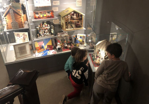 eksponaty w Muzeum Domków dla Lalek 24
