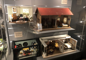 eksponaty w Muzeum Domków dla Lalek 28