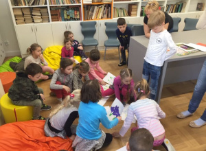 Przedszkolaki w bibliotece