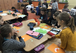 dzieci projektują stroje sportowe 10
