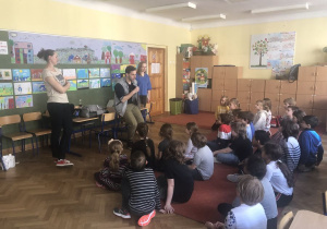 dzieci podczas zajęć z pierwszej pomocy 1