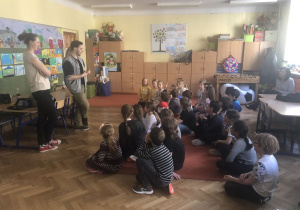 dzieci podczas zajęć z pierwszej pomocy 2