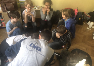 dzieci podczas zajęć z pierwszej pomocy 39
