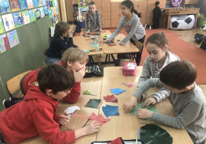 dzieci podczas obliczania powierzchni ringu 12
