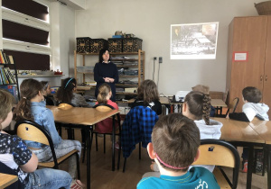 dzieci podczas zajęć w MDK Muranów 3