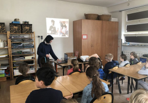dzieci podczas zajęć w MDK Muranów 9
