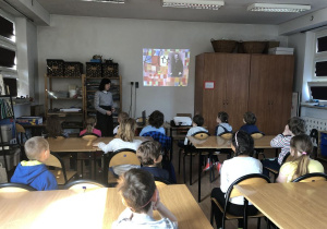 dzieci podczas zajęć w MDK Muranów 1